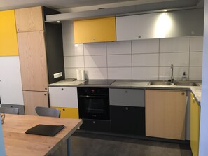 Fridge, microwave, oven, stovetop - T2 bis apartment with private parking, at the foot of the slopes. (Les Angles)