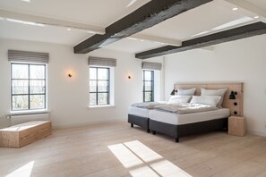 6 chambres, fer et planche à repasser, accès Internet, draps fournis