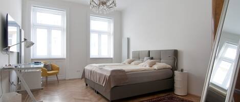 1 bedroom, in-room safe, desk, iron/ironing board