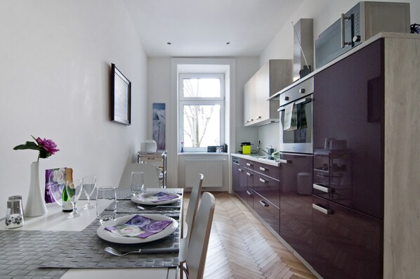 Fridge, microwave, oven, stovetop