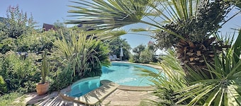 Small corner of paradise, panoramic sea & mountain views, swimming pool & Spa