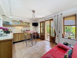 Smart TV, table tennis, books