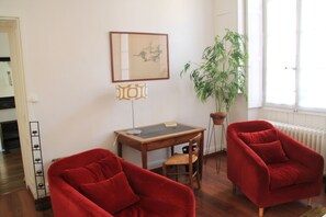 Smart TV, DVD player, books, music library