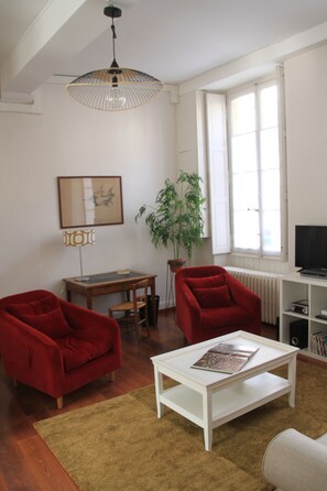 Smart TV, DVD player, books, music library