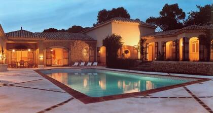 Hacienda Provençal - Beheizter Innen- und Außenpool, Sauna, Whirlpool