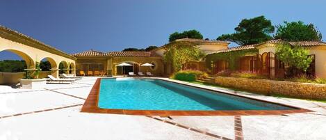 Indendørs pool, udendørs pool