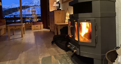 Charming apartment in a chalet facing Mont Blanc and near the slopes.