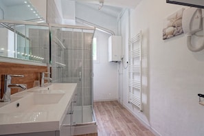 Douche, séchoir à cheveux