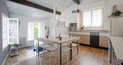 Sunnuntaista sunnuntaihin. Harvinainen ja rauhallinen. Ylellinen huvila sijoittui 3 *** merinäköala.