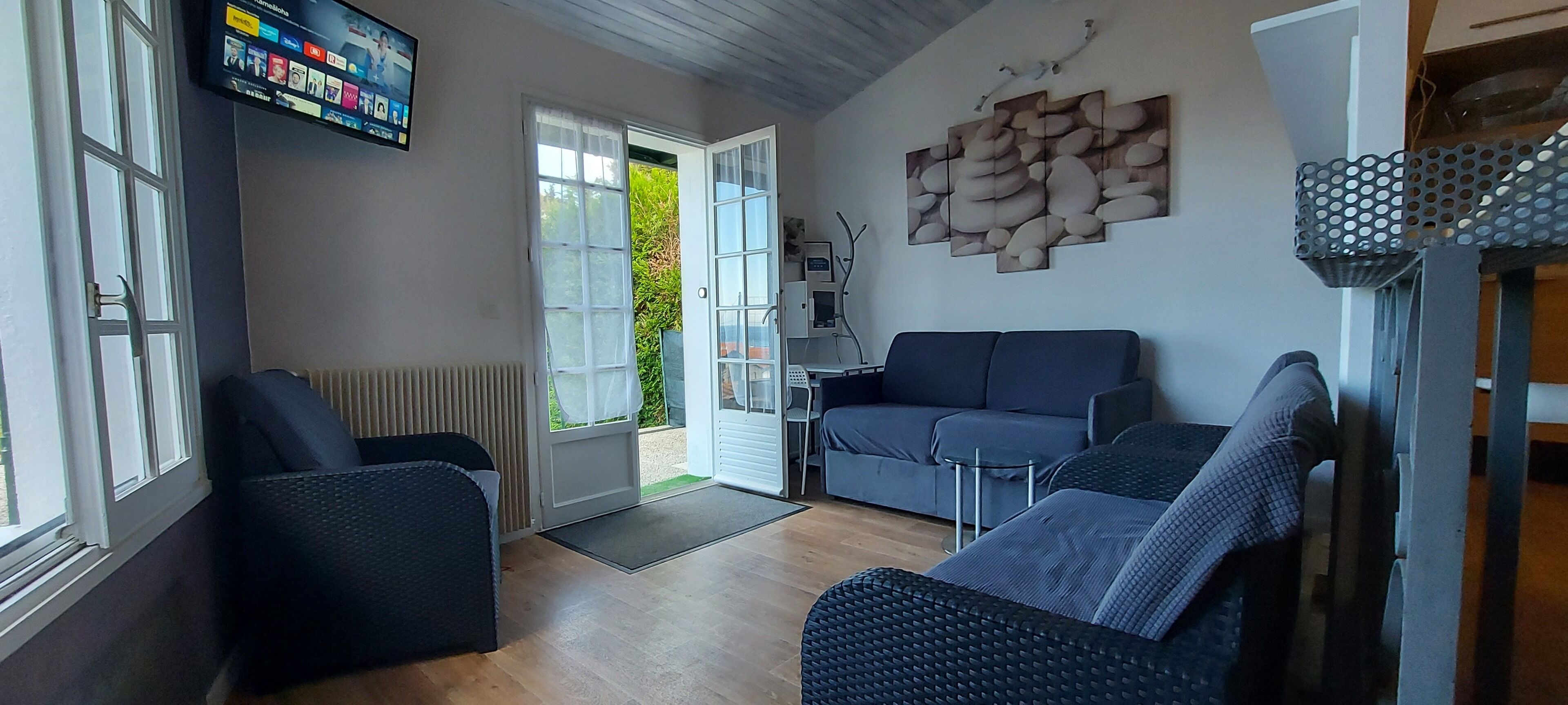 スマートテレビ、DVD プレーヤー、ステレオ