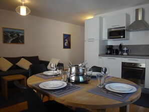 Fridge, microwave, oven, stovetop - 3 PRESTIGE ROOMS, FULL CENTER, 4 STARS (Chamonix-Mont-Blanc)