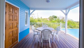 Outdoor dining - Calm, Serenity and Charm will seduce you .... (Sainte-Anne)