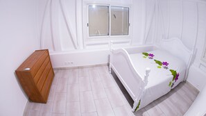 3 bedrooms, iron/ironing board, travel crib, free WiFi - Calm, Serenity and Charm will seduce you .... (Sainte-Anne)