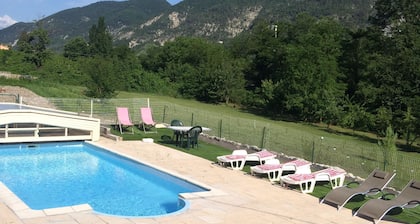 Villa entiĂšre 27 couchages, 2 piscines 45 minutes de Nice