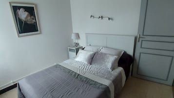 3 bedrooms, iron/ironing board, travel cot, free WiFi