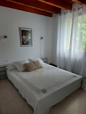 3 عدّة غرف نوم ومكواة/لوح كي وسرير سفر وواي فاي مجانًا