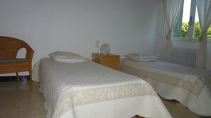 3 bedrooms, iron/ironing board, travel crib, free WiFi