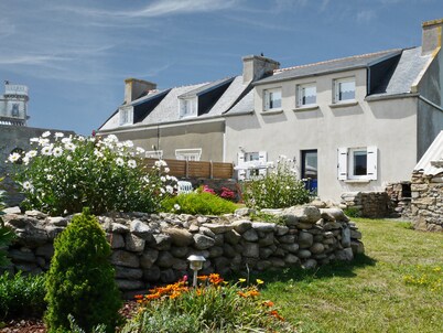 Fully equipped house, quiet, enclosed garden on the Breton island of Molène