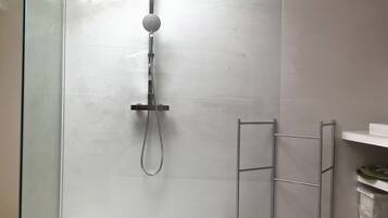 Shower, towels