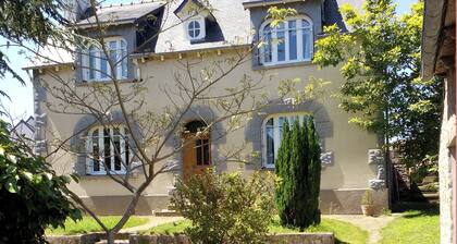 Large home park, in a small Breton village 4 km from the sea