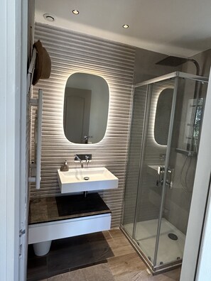 Bathtub, hair dryer, towels - Quality services, beautiful house for 8 people, comfort and calm (Lorgues)