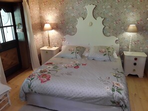 1 chambre, fer et planche à repasser, Wi-Fi, draps fournis