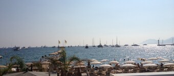 Cannes, apartment, large terrace, garden, direct access to Croisette and beaches