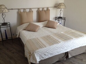 2 chambres, fer et planche à repasser, lit parapluie, Wi-Fi gratuit