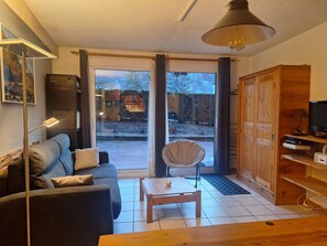 تلفزيون ذكي، مشغل دي في دي، كُتُب، ستيريو