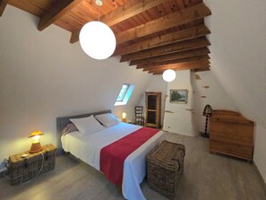 2 bedrooms, desk, iron/ironing board, free WiFi - Cottage of charm and character, 220 m2, quiet, between Sarlat and Lascaux. (Archignac)