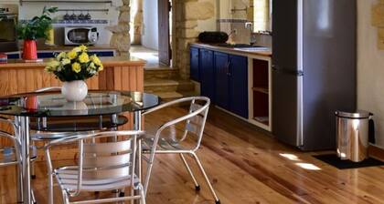 Cottage of charm and character, 220 m2, quiet, between Sarlat and Lascaux.