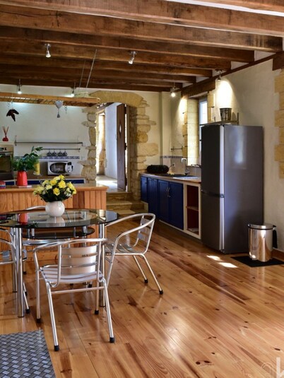 Cottage of charm and character, 220 m2, quiet, between Sarlat and Lascaux.