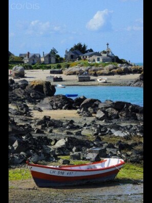 Una playa cerca