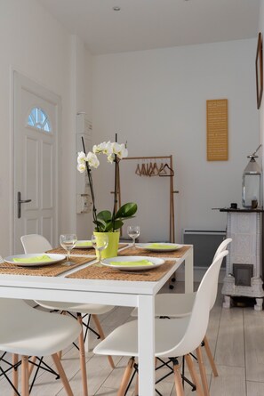 Dining - Le Doris, 60m2 /3 persons, WIFI (Honfleur)