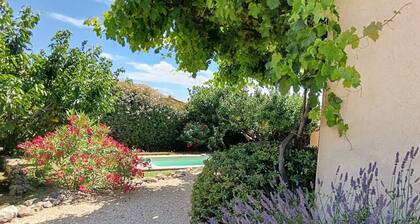 Le Petit Mas, au cĆur du Luberon avec sa piscine privĂ©e, pour 2 pers.