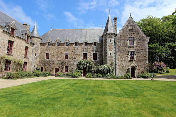 View of the rental wing (west side)