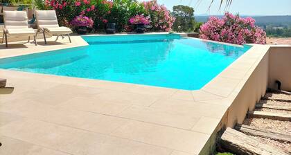 Studio de 35 m2 dans villa proche Golf St Endreol. Classé 3***