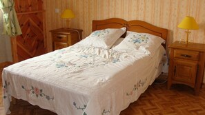 5 bedrooms, iron/ironing board, free WiFi, wheelchair access