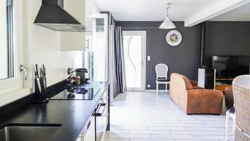 Refrigerador, microondas, horno y parrilla de estufa