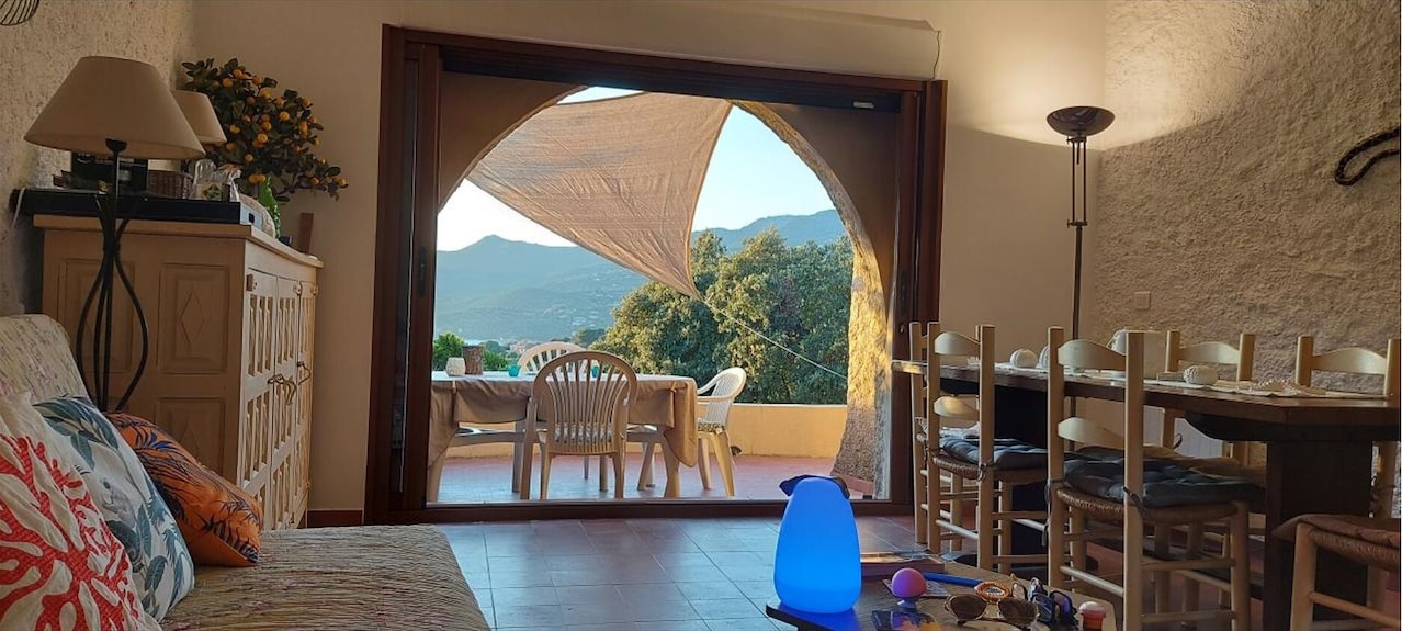 Villa Con Piscinas Y Pista. Mar, Montañas, Del Golfo Y La Autenticidad - Propriano