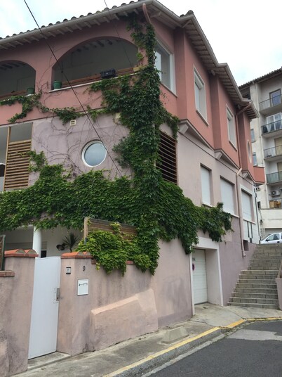 T2 ground floor,  air conditioning placed in February 2023:)free public car park