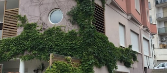 T2 ground floor,  air conditioning placed in February 2023:)free public car park