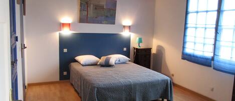 4 bedrooms, iron/ironing board, free WiFi