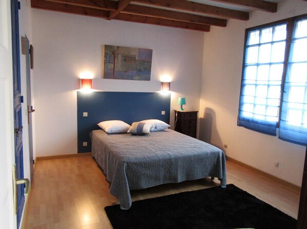 4 chambres, fer et planche à repasser, Wi-Fi gratuit