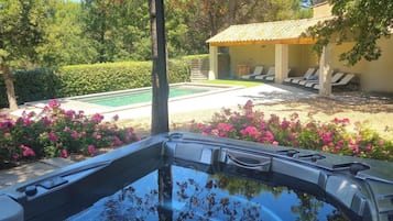 Piscine extérieure, piscine chauffée
