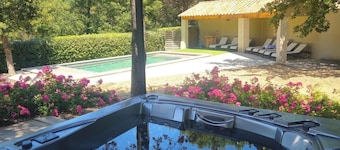 Ny og moderne villa med privat basseng i høyden på Falcon