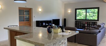 Ny og moderne villa med privat pool i Falcon-højderne