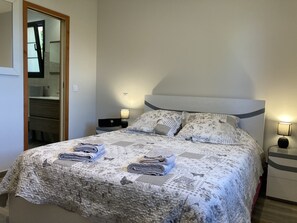 4 bedrooms, iron/ironing board, travel cot, free WiFi