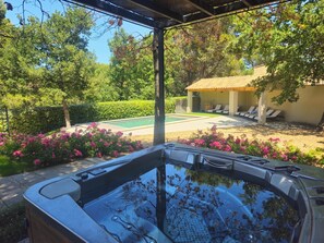 Bain à remous extérieur