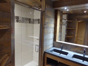 أحواض استحمام، مجففات شعر